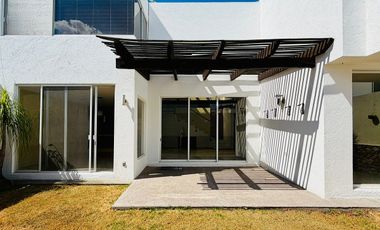 Casa amplia en renta Cañadas del Lago