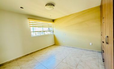 Casa amplia en renta Cañadas del Lago