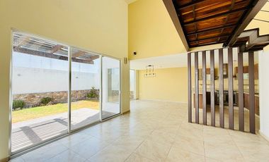 Casa amplia en renta Cañadas del Lago