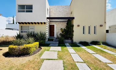 Casa amplia en renta Cañadas del Lago