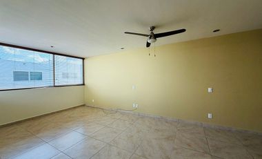 Casa amplia en renta Cañadas del Lago