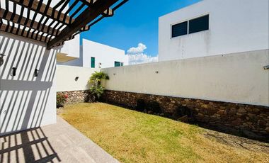Casa amplia en renta Cañadas del Lago