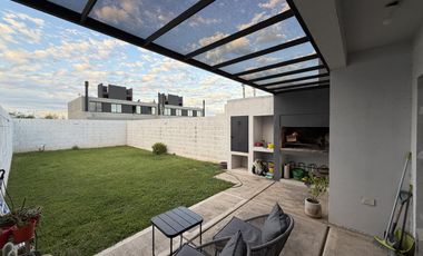 Alquiler, Duplex 3 dorm, 2 baños, Patio, Garage, Docta