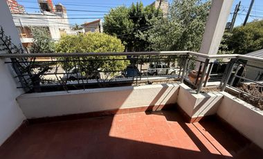 Casa 4 ambientes con cochera y patio en Wilde