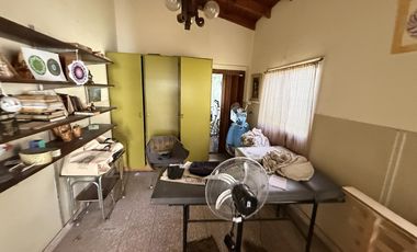 Casa 4 ambientes con cochera y patio en Wilde