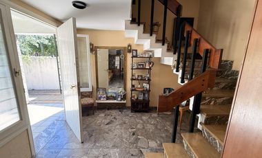 Casa 4 ambientes con cochera y patio en Wilde