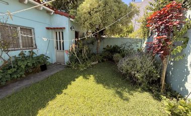 Casa 4 ambientes con cochera y patio en Wilde