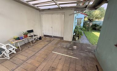 Casa 4 ambientes con cochera y patio en Wilde