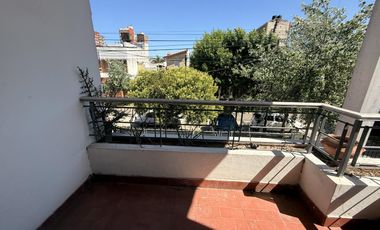 Casa 4 ambientes con cochera y patio en Wilde