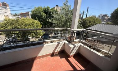 Casa 4 ambientes con cochera y patio en Wilde