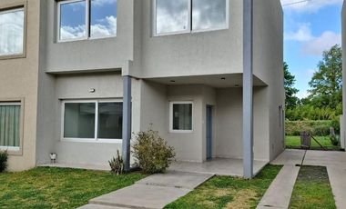 Casa en Alquiler en Buenos Aires Village