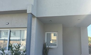Casa en Alquiler en Buenos Aires Village