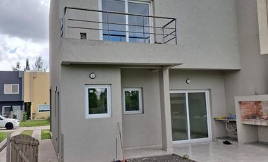Casa en Alquiler en Buenos Aires Village