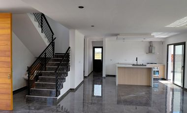 Venta, Casa, 5 ambientes, 4 Cocheras, Galería, Parrilla, Piscina, San Sebastián, Escobar