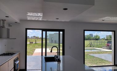 Venta, Casa, 5 ambientes, 4 Cocheras, Galería, Parrilla, Piscina, San Sebastián, Escobar