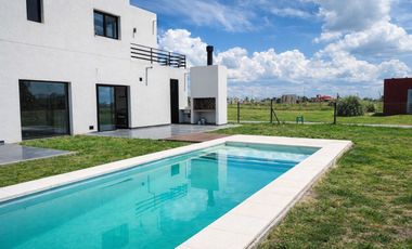 Venta, Casa, 5 ambientes, 4 Cocheras, Galería, Parrilla, Piscina, San Sebastián, Escobar