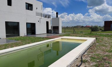 Venta, Casa, 5 ambientes, 4 Cocheras, Galería, Parrilla, Piscina, San Sebastián, Escobar
