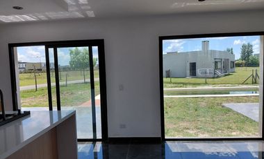 Venta, Casa, 5 ambientes, 4 Cocheras, Galería, Parrilla, Piscina, San Sebastián, Escobar