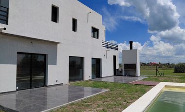 Venta, Casa, 5 ambientes, 4 Cocheras, Galería, Parrilla, Piscina, San Sebastián, Escobar