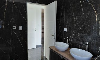 Venta, Casa, 5 ambientes, 4 Cocheras, Galería, Parrilla, Piscina, San Sebastián, Escobar
