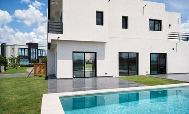 Venta, Casa, 5 ambientes, 4 Cocheras, Galería, Parrilla, Piscina, San Sebastián, Escobar