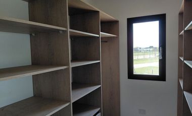 Venta, Casa, 5 ambientes, 4 Cocheras, Galería, Parrilla, Piscina, San Sebastián, Escobar