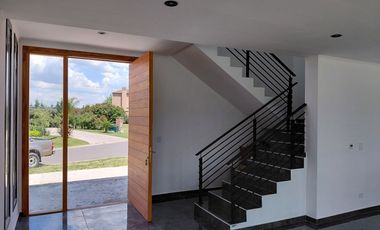 Venta, Casa, 5 ambientes, 4 Cocheras, Galería, Parrilla, Piscina, San Sebastián, Escobar