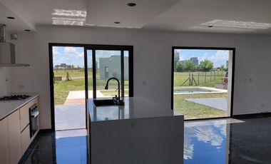 Venta, Casa, 5 ambientes, 4 Cocheras, Galería, Parrilla, Piscina, San Sebastián, Escobar