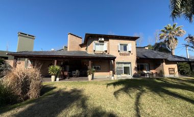 Casa de 4 dormitorios en Villa Los Alamos