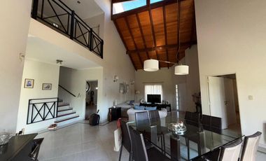 Casa de 4 dormitorios en Villa Los Alamos