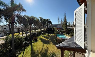 Casa de 4 dormitorios en Villa Los Alamos