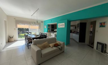 Casa de 4 dormitorios en Villa Los Alamos