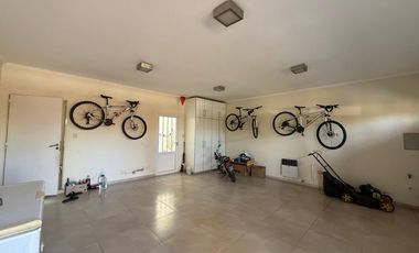 Casa de 4 dormitorios en Villa Los Alamos