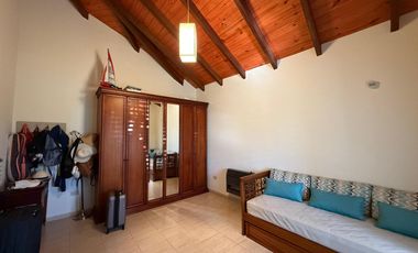 Casa de 4 dormitorios en Villa Los Alamos