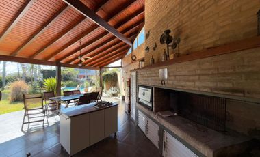Casa de 4 dormitorios en Villa Los Alamos