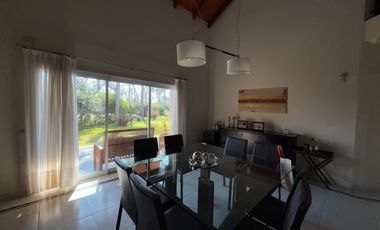 Casa de 4 dormitorios en Villa Los Alamos
