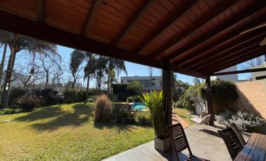 Casa de 4 dormitorios en Villa Los Alamos