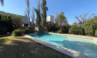 Casa de 4 dormitorios en Villa Los Alamos