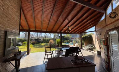 Casa de 4 dormitorios en Villa Los Alamos