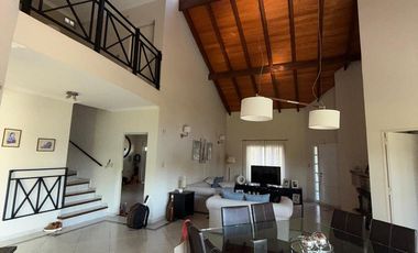 Casa de 4 dormitorios en Villa Los Alamos