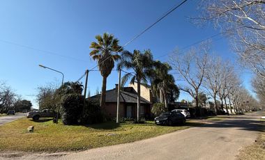 Casa de 4 dormitorios en Villa Los Alamos