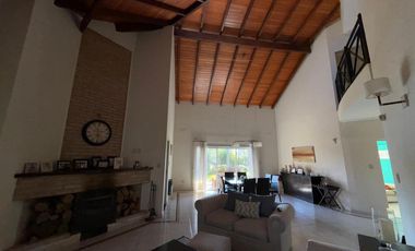 Casa de 4 dormitorios en Villa Los Alamos