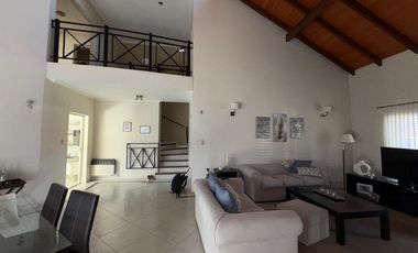 Casa de 4 dormitorios en Villa Los Alamos