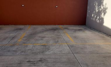 CASEROS comoda cochera . Oportunidad !