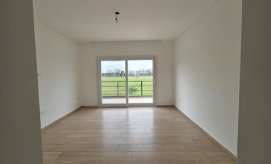 VENTA DE CASA 4 AMBIENTES CON JARDÍN Y PILETA EN VILLAGE JOVEN BELLA VISTA