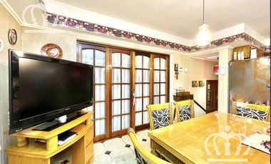 Venta- Hermoso Chalet - 3 dormitorios -  Fondo con pileta y quincho - Lanús Este