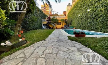 Venta- Hermoso Chalet - 3 dormitorios -  Fondo con pileta y quincho - Lanús Este