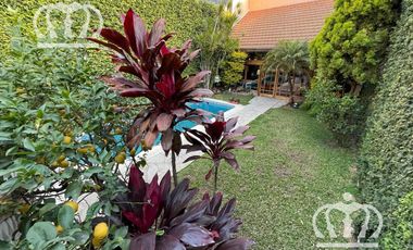 Venta- Hermoso Chalet - 3 dormitorios -  Fondo con pileta y quincho - Lanús Este