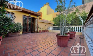 Venta- Hermoso Chalet - 3 dormitorios -  Fondo con pileta y quincho - Lanús Este