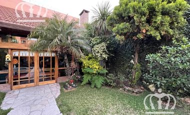Venta- Hermoso Chalet - 3 dormitorios -  Fondo con pileta y quincho - Lanús Este